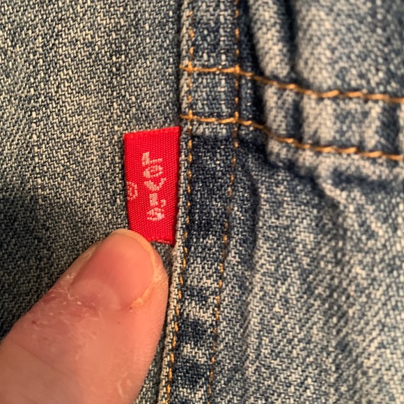 Levi red tab Men’s denim shirt, Sz medium. - Picture 3 of 4